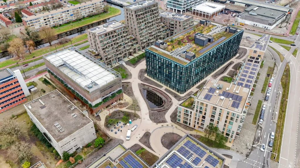 Bovenaanzicht van een nieuwbouwproject in Haarlem